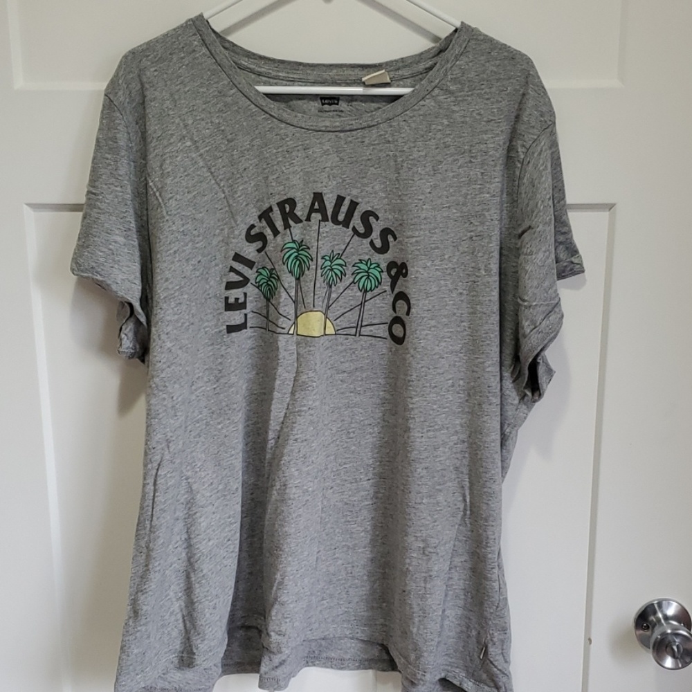 Levi tee